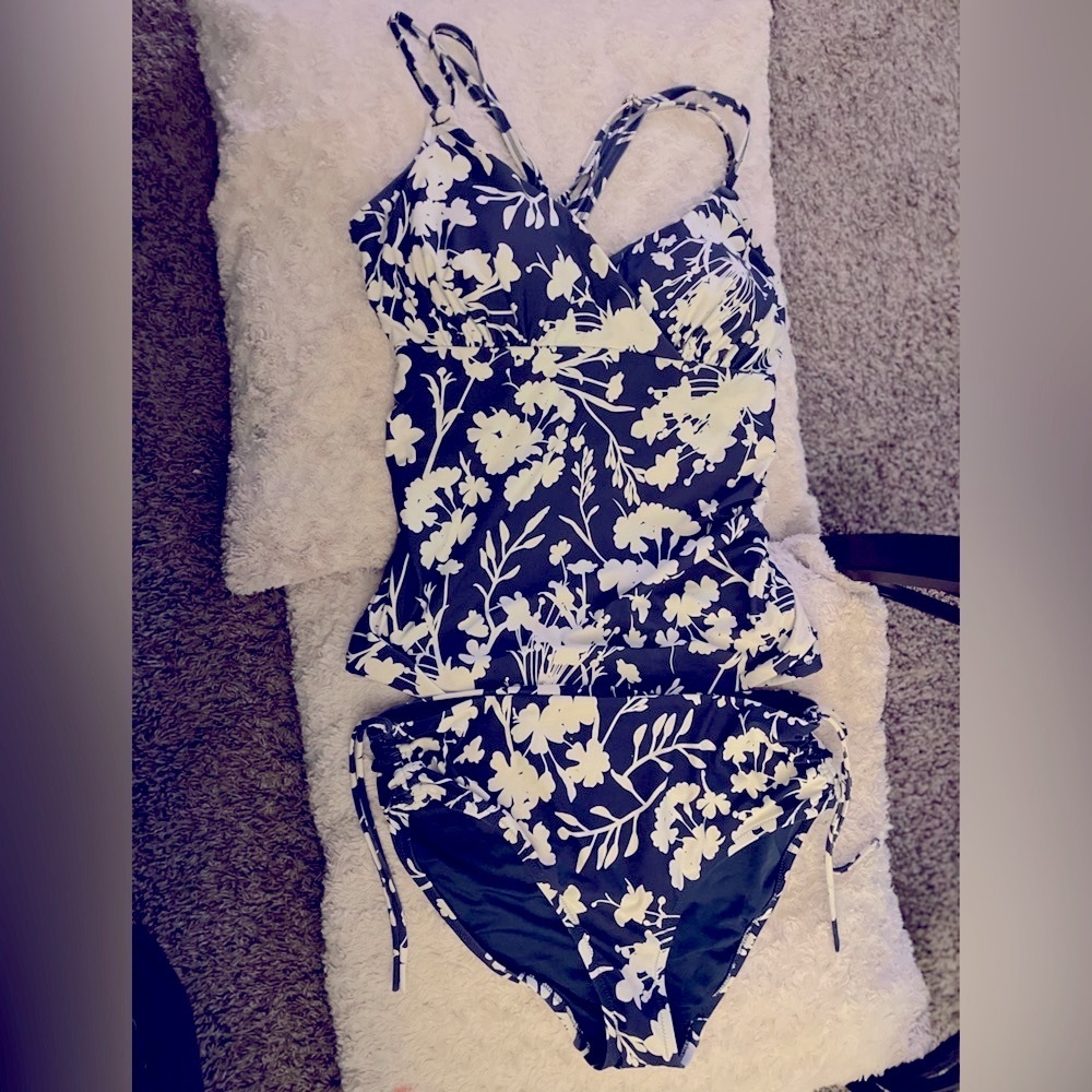 Carrie Underwood bathing suit